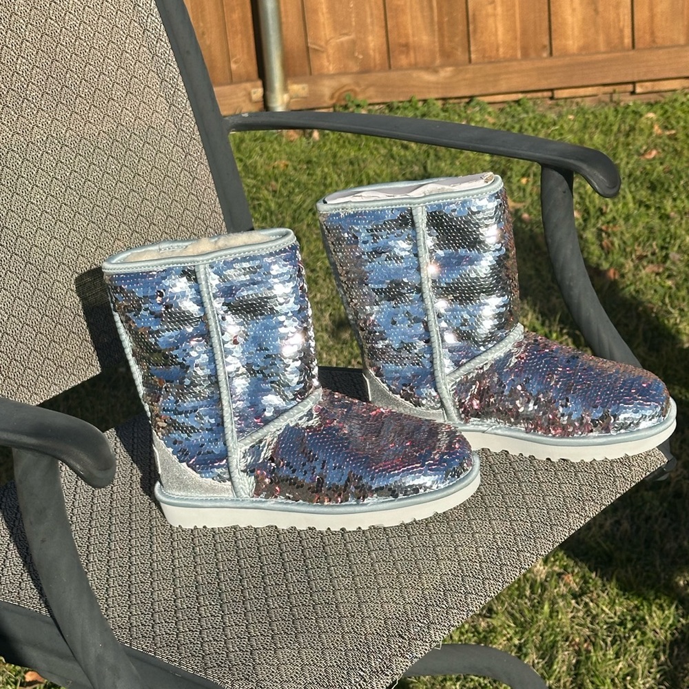 Women’s Sequin silver/pink Uggs brand new